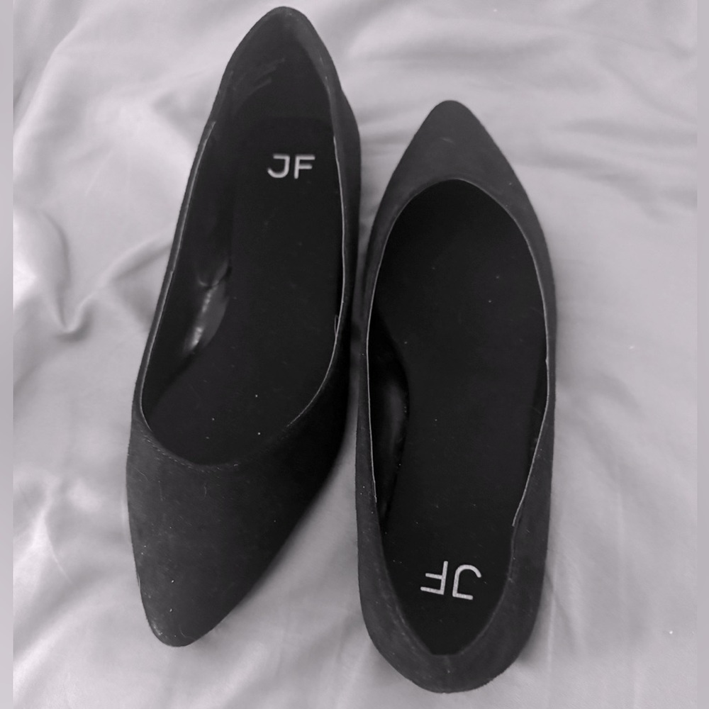 NWOT Black Flats. Suede Feel. Size 7. Pointed Toe